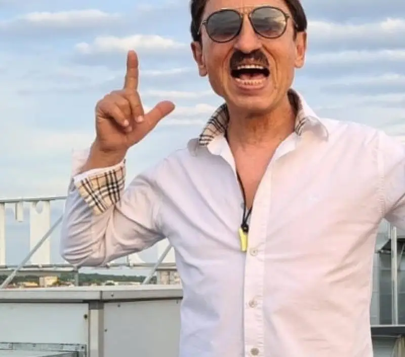 Шокиращо разкритие: Милко Калайджиев е запален читател!