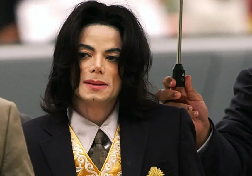 Обвинителите на Майкъл Джексън искат обезщетение от 400 млн. долара за предполагаемото сексуално насилие