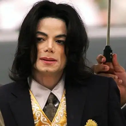 Обвинителите на Майкъл Джексън искат обезщетение от 400 млн. долара за предполагаемото сексуално насилие