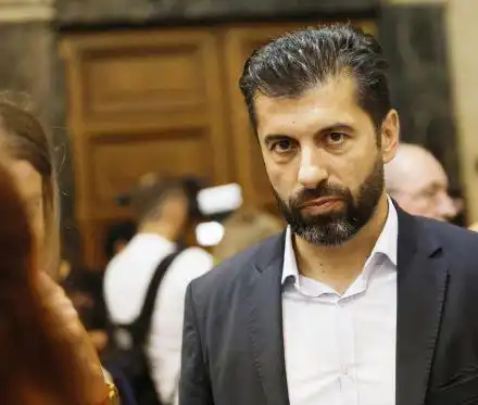 Кирил Петков: От брадясал мъж до премиер - какво се случва?