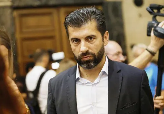 Кирил Петков: От брадясал мъж до премиер - какво се случва?