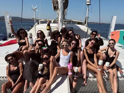 Пепе разтърси с моминско парти на яхта в София!