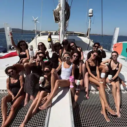 Пепе разтърси с моминско парти на яхта в София!