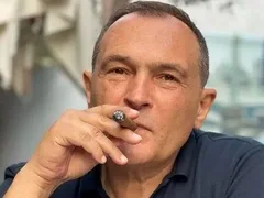 Подсъдимият Васил Божков избяга с жена си в Гърция (Снимки)