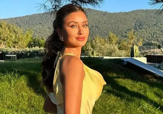 Саня Борисова мачка чаршафите с Орлин от „Ергенът“