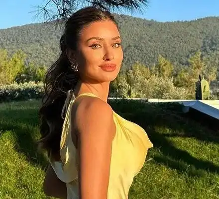 Саня Борисова мачка чаршафите с Орлин от „Ергенът“