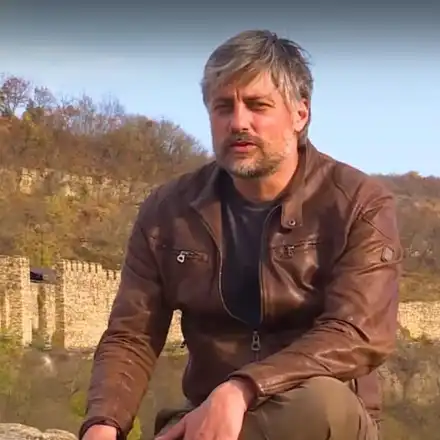 Секссимволът Владо Карамазов се запусна