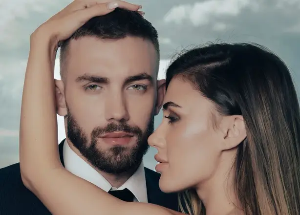 Шокиращи снимки на Йоана и Виктор от „Ергенът” предизвикаха скандал!