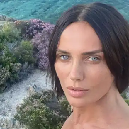 Вирус мъчи Мария Силвестър