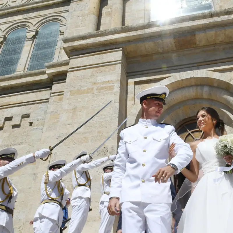 Военноморска сватба се превърна в атракция във Варна (снимки)