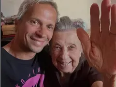 99 години на баба Део: Шокиращи пожелания от звездите!