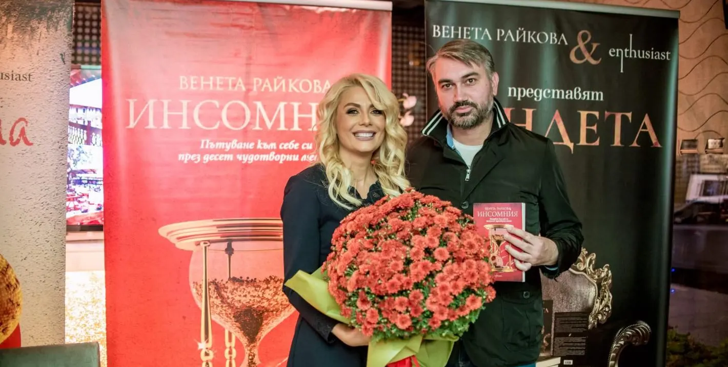 Венета Райкова глезена с рози от сина си! Шокиращи детайли!
