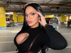 Шок! Чалгаджийката Вая спира с музиката след катастрофални слухове