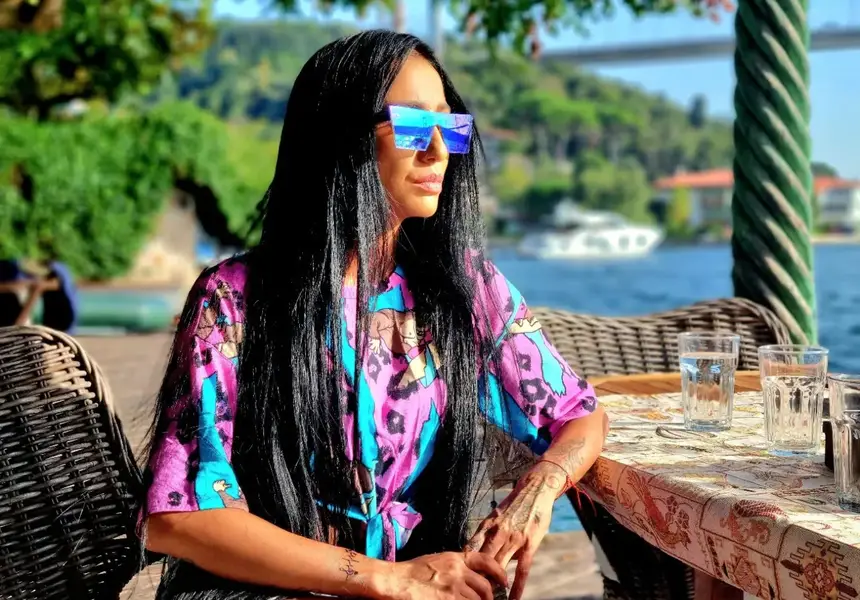 Ани Хоанг шокира с дънер! Какво се случва с Люси Иларионов?