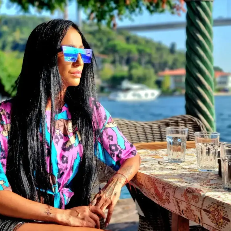 Ани Хоанг шокира с дънер! Какво се случва с Люси Иларионов?