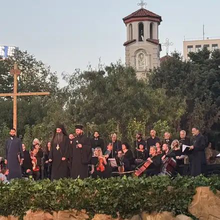 ЗА СЛАВА БОЖИЯ! “Нашият дом е България” и арх. Пламен Мирянов прославиха Светия Кръст със спектакъла “ЖИВОТВОРЕНИЕ”