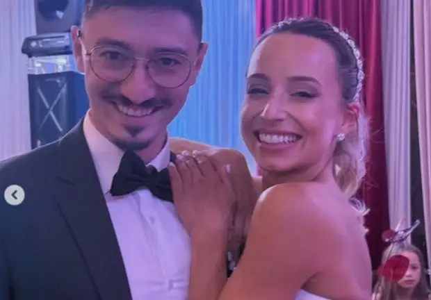 ЗАВАЛИЯТА!! Баджанаците на Иво Карамански до него на сватбата: Антоанет Пепе домъкна бившите си! (СНИМКИ)