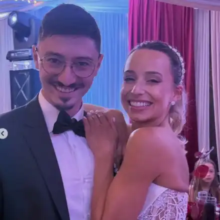 ЗАВАЛИЯТА!! Баджанаците на Иво Карамански до него на сватбата: Антоанет Пепе домъкна бившите си! (СНИМКИ)