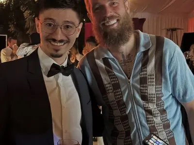 ЗАВАЛИЯТА!! Баджанаците на Иво Карамански до него на сватбата: Антоанет Пепе домъкна бившите си! (СНИМКИ)