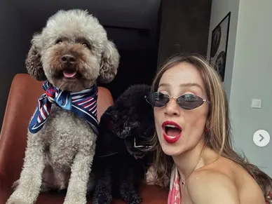 Симона Дянкова с кучета: Златното момиче в шокираща визия!