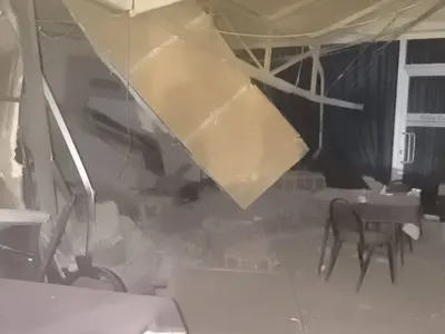 26 ранени, 4 рухнали сгради и стотици сигнали до спешния телефон след труса в Турция (снимки)