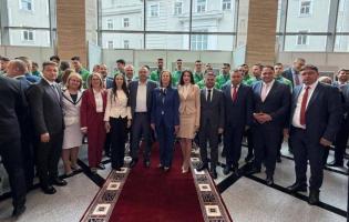 Шок! Политиците се възползват от успеха на волейболистите!
