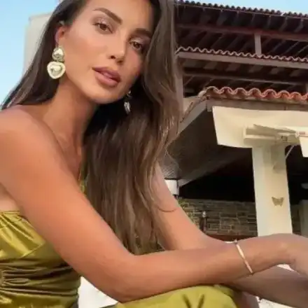 Алекс Богданска шокира с новия си дом до гара Яна!