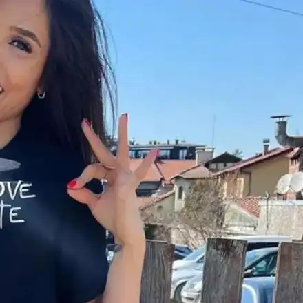 Алекс Гърдева  си прави вливки  за яйчников резерв