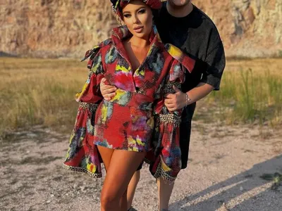 Андреа пуска кълба дим като комин