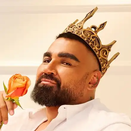 Азис готви филм за живота си – сам ще си напише „Оскара“!