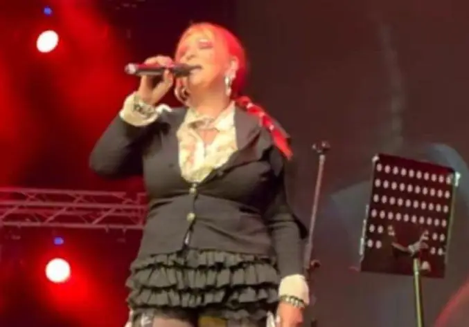 Шок! Милена в минижуп на юбилейния концерт в НДК!