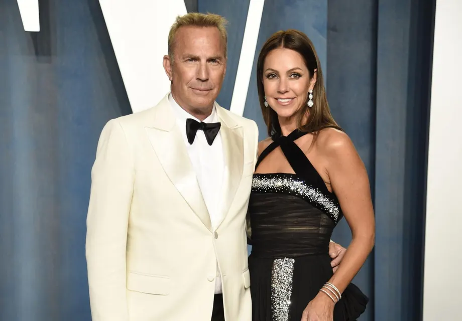 Скандалът на годината: Бившата на Кевин Костнър се омъжи за приятеля му!