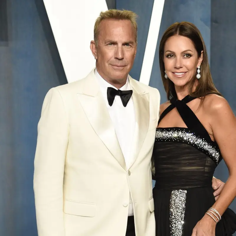 Скандалът на годината: Бившата на Кевин Костнър се омъжи за приятеля му!