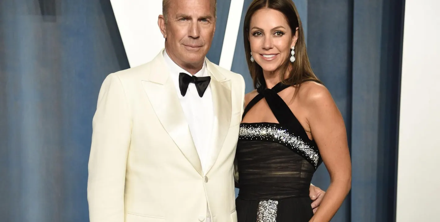 Скандалът на годината: Бившата на Кевин Костнър се омъжи за приятеля му!