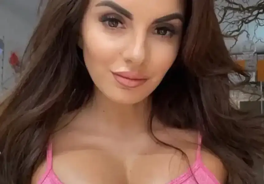 Цвети от „Хелс Китчън“ шокира с новите си ОГРОМНИ гърди!