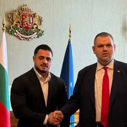 Делян Пеевски, лидер на ДПС и ПГ на ДПС-НОВО НАЧАЛО се срещна с шампиона Карлос Насар