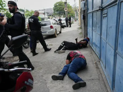 Десетки убити при най-голямата и най-смъртоносна полицейска акция в Бразилия (снимки)