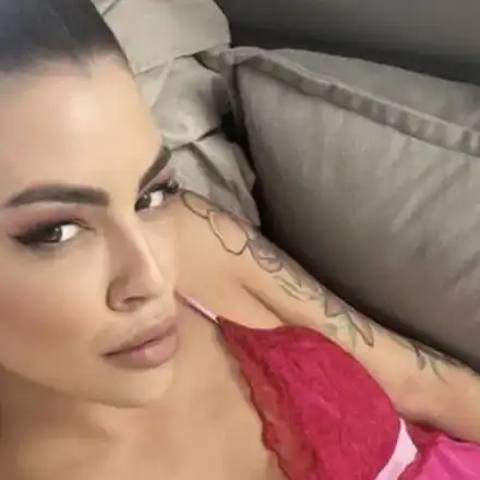 Деси Цонева провокира с шокиращи снимки на плажа!