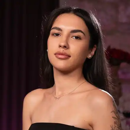 Джулия от "Диви и красиви" шокира с любовта си към дрехи втора ръка!