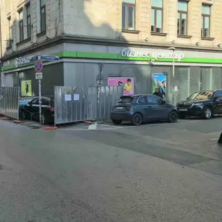 Скандал в София: ДСК окупира тротоара и нарушава закона!