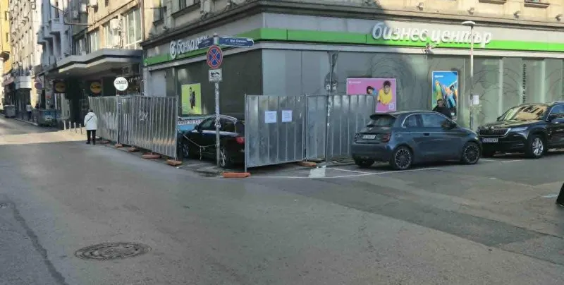 Скандал в София: ДСК окупира тротоара и нарушава закона!