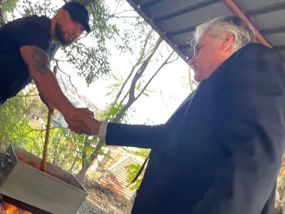 Ексклузивно! Пеевски показа снимки на Бойко Рашков с Мухата, задържан за изборите в Пазарджик: Всичко е било пърформанс! (ВИДЕО)