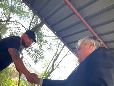 Ексклузивно! Пеевски показа снимки на Бойко Рашков с Мухата, задържан за изборите в Пазарджик: Всичко е било пърформанс! (ВИДЕО)