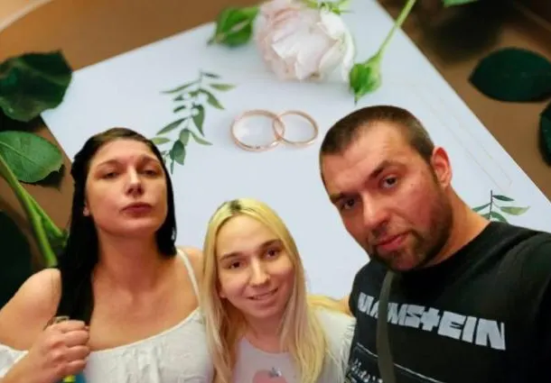 Шок! Емили Тротинетката вдига тройна сватба в София!