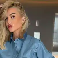 Енджи Касабие оцвети есента в синьо