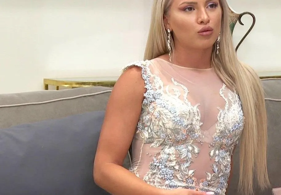 Скандалната Ергенка Теа шокира с гореща снимка от басейна!