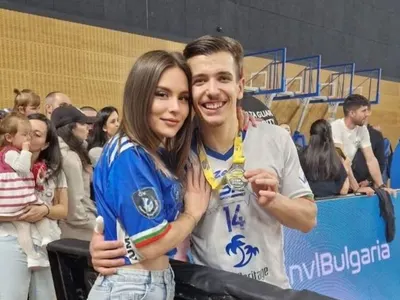 Скандал! Филоложка успокоява Дамян Колев след сълзите на финала!