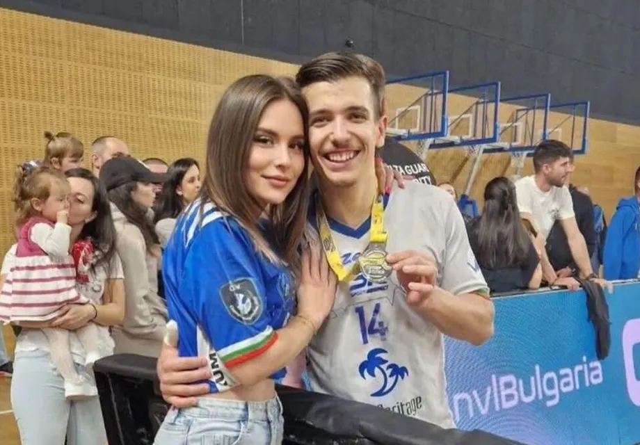Скандал! Филоложка успокоява Дамян Колев след сълзите на финала!