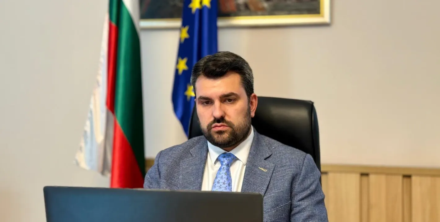 Скандал: Българки задържани в Русия за три години!