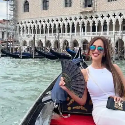 Глория с честитка от Венеция